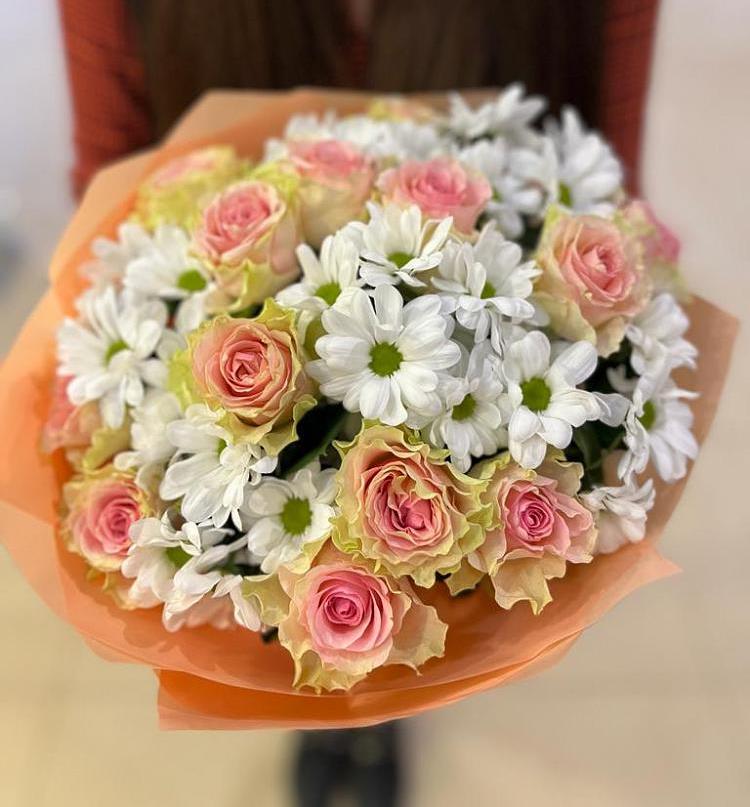 Букет цветов из: Розы и Хризантемы в Моздоке