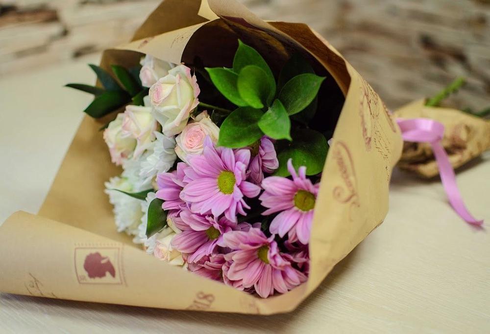 Букет цветов из: Розы и Хризантемы в Моздоке