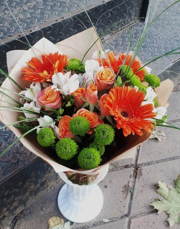 Букет цветов из: Герберы, Хризантемы, Альстромерии и Розы в Моздоке