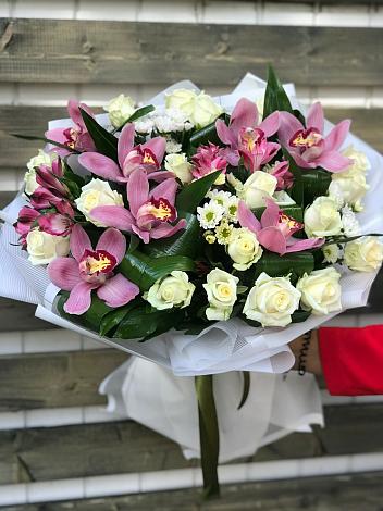 Букет цветов из: Розы и Хризантемы в Моздоке