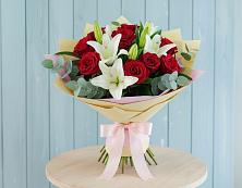 Букет цветов из:  Лилии и Розы в Моздоке