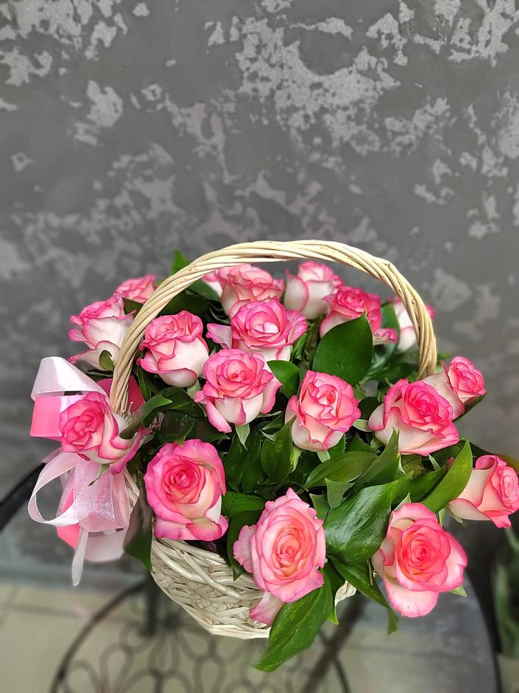 Цветочная композиция из Розы в корзине в Моздоке