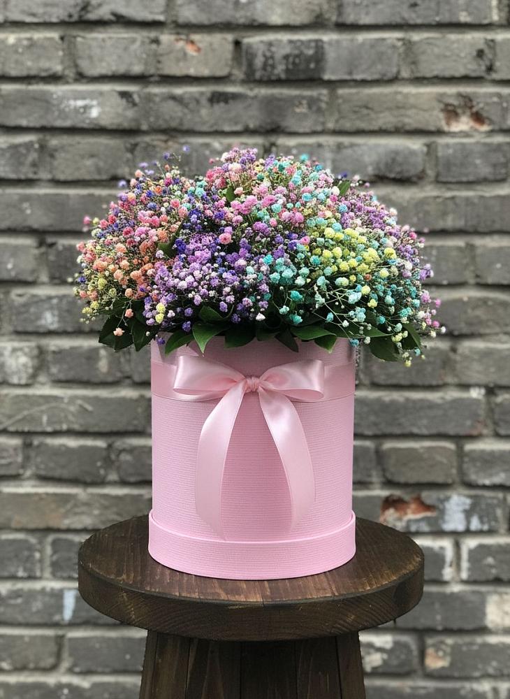 Цветочная композиция из Гипсофила и Розы в шляпной коробке в Моздоке