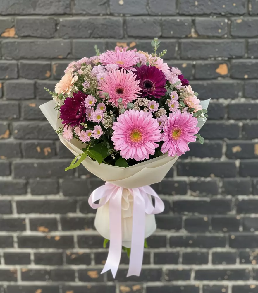 Букет цветов из: Герберы и Хризантемы в Моздоке