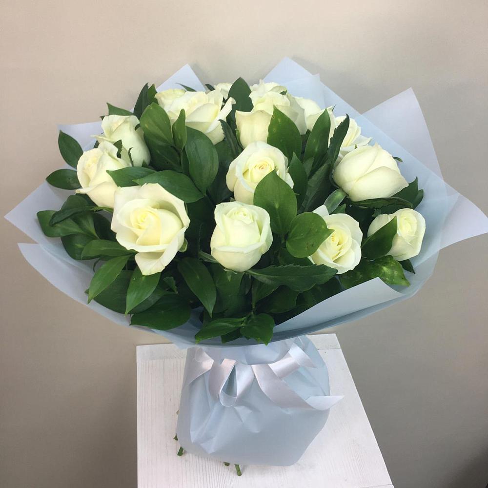 Букет 15 Белых роз Проуд в Моздоке