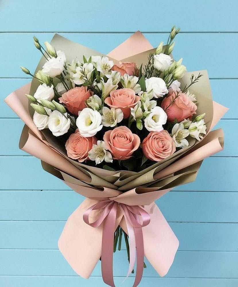 Букет цветов из: Розы, Альстромерии и Лизиантусы в Моздоке