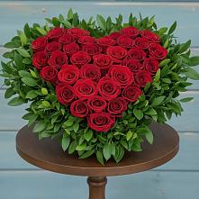 Цветочная композиция из Розы в виде сердца в Моздоке