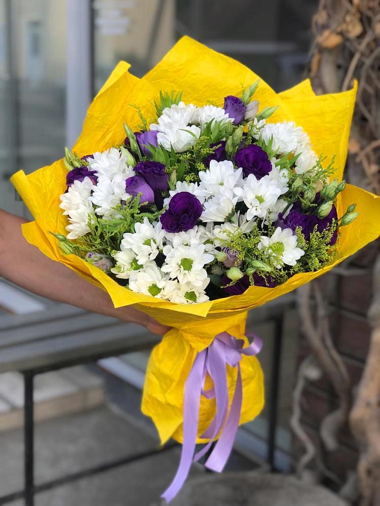 Букет цветов из: Ирисы, Хризантемы и Ромашки в Моздоке