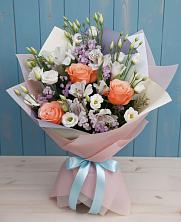 Букет цветов из:  Лизиантусы, Розы, Альстромерии и Гипсофила в Моздоке