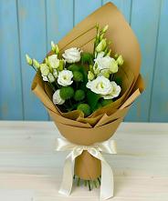 Букет цветов из:  Хризантемы и Лизиантусы в Моздоке