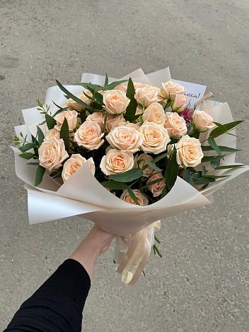 Букет Кремовые розы Латте в Моздоке