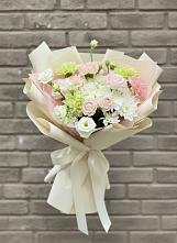 Букет цветов из:  Гвоздики, Розы, Лизиантусы и Хризантемы в Моздоке