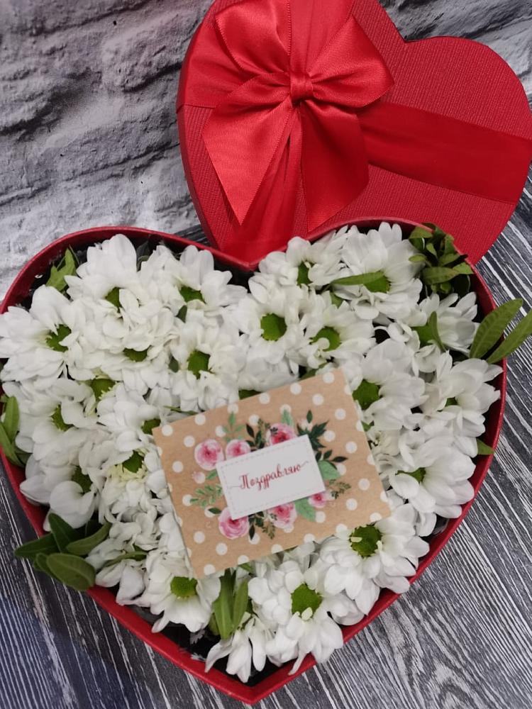 Цветочная композиция из Хризантемы в виде сердца в Моздоке