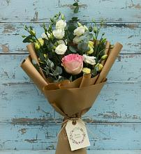 Букет цветов из:  Розы и Лизиантусы в Моздоке