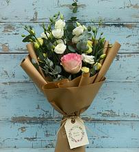 Букет цветов из:  Розы и Лизиантусы в Моздоке