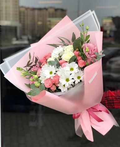 Букет цветов из: Розы, Лизиантусы и Хризантемы в Моздоке