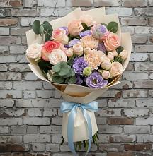Букет цветов из:  Розы, Лизиантусы и Гвоздики в Моздоке