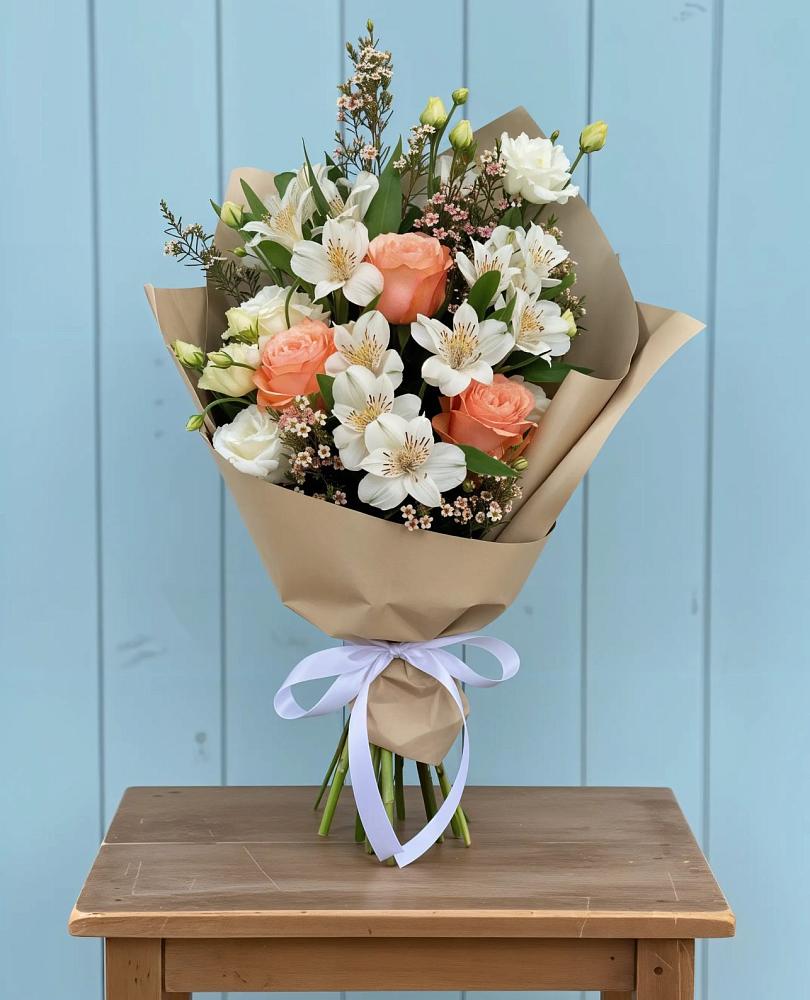 Букет цветов из: Альстромерии, Лизиантусы, Розы и Хризантемы в Моздоке